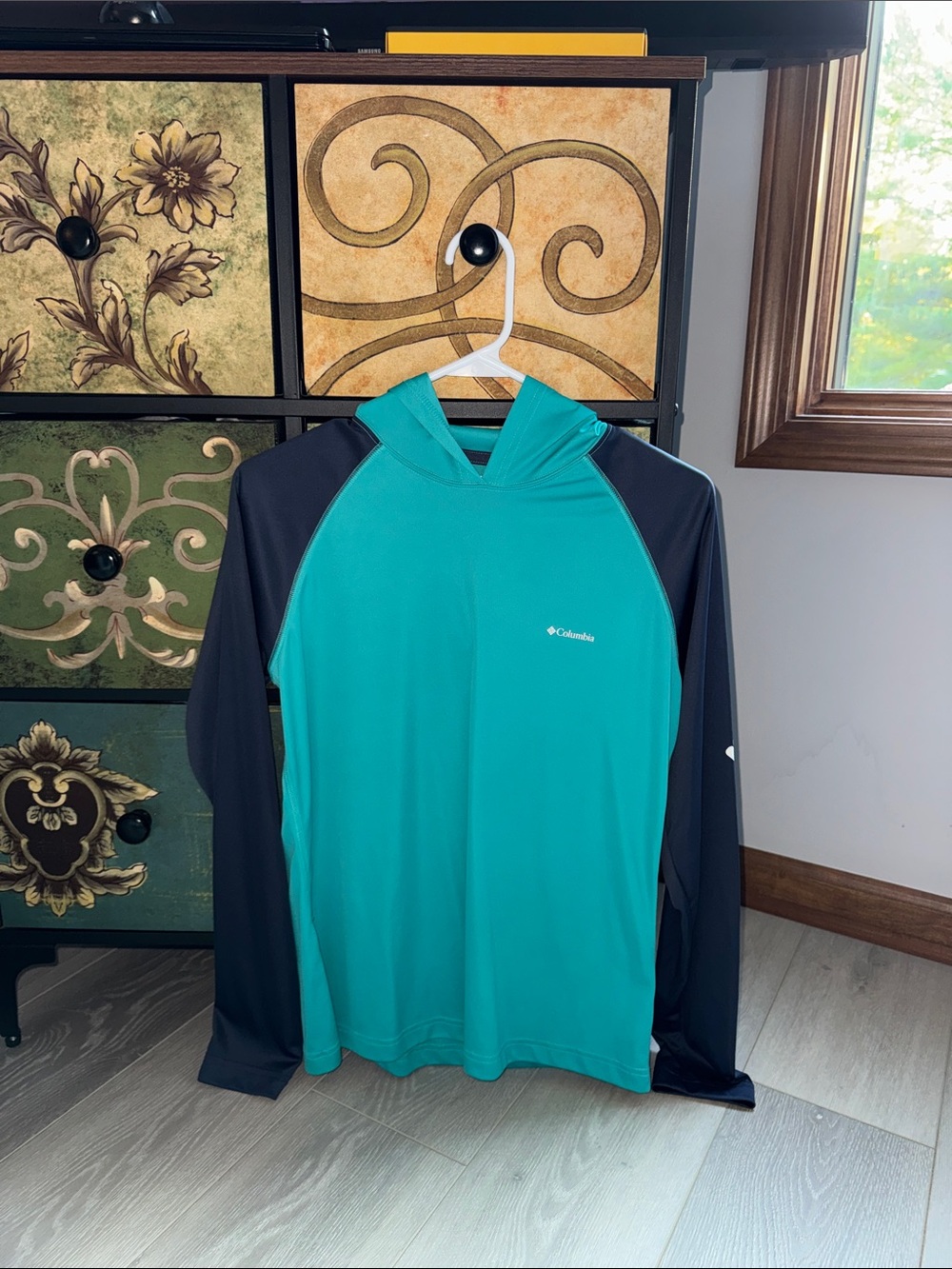 Columbia Teal and Blue Hooded Performance Pullover